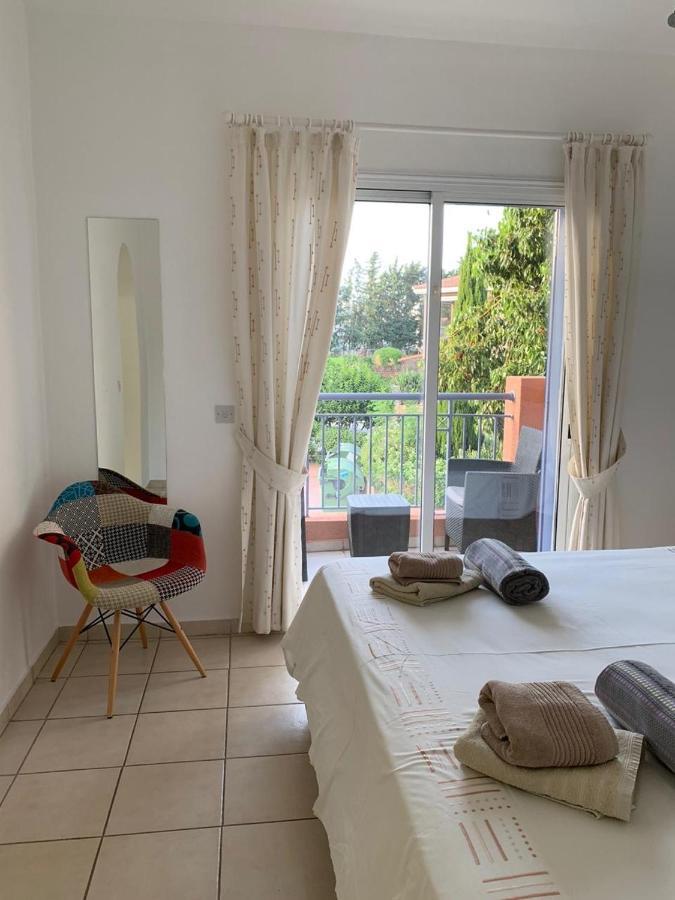 Limnaria Gardens: Sunny 2 Bed Apartment Paphos Exterior foto