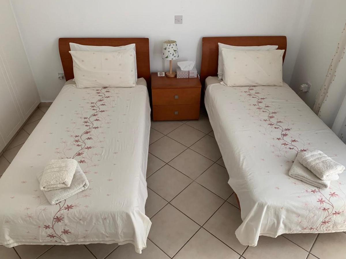 Limnaria Gardens: Sunny 2 Bed Apartment Paphos Exterior foto